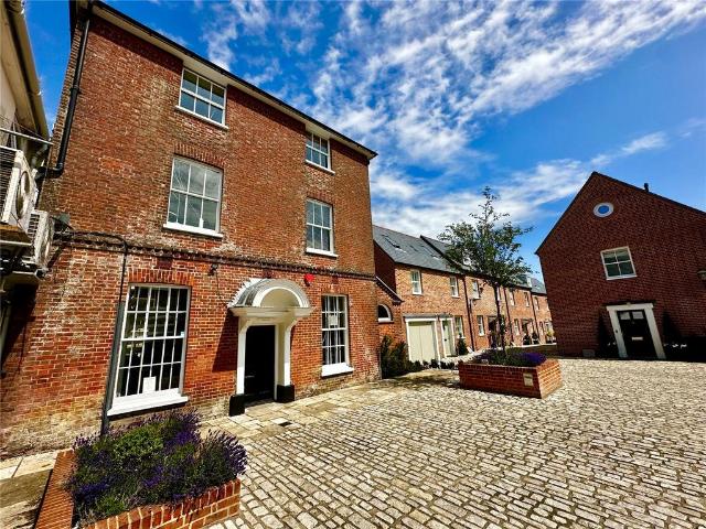 4 bedroom link detached house for sale