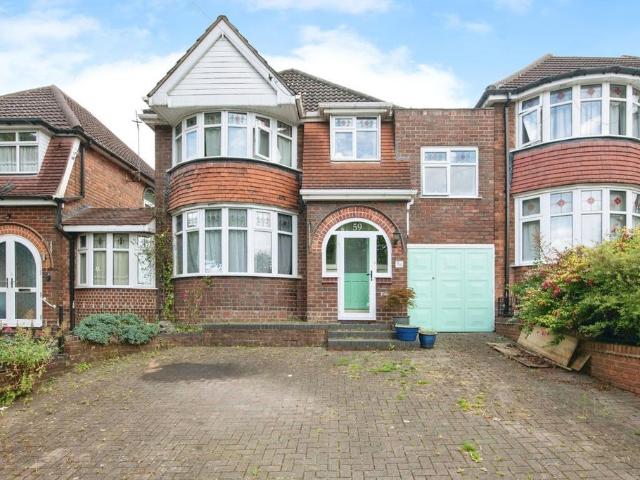 4 bedroom link detached house for sale