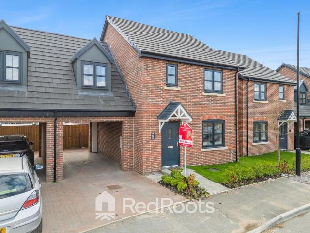4 bedroom link detached house for sale