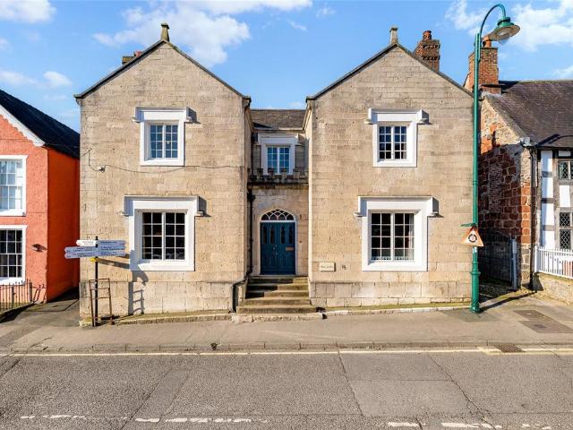 4 bedroom link detached house for sale