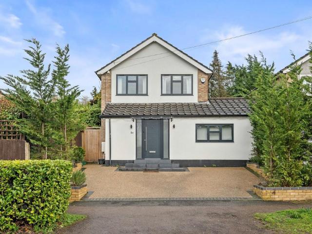 4 bedroom link detached house for sale
