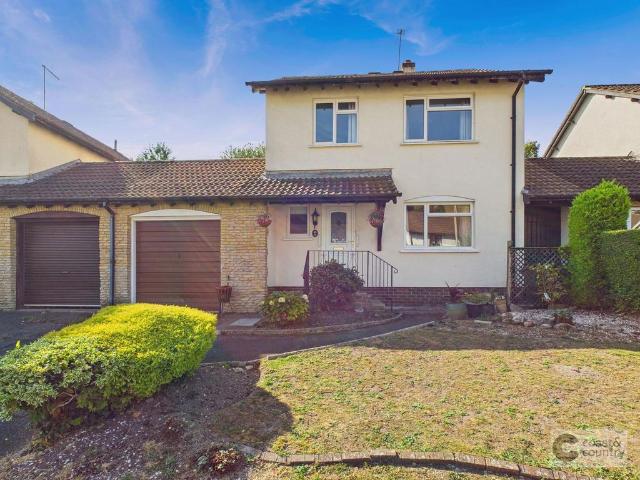4 bedroom link detached house for sale