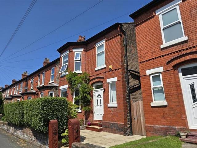 4 bedroom link detached house for sale