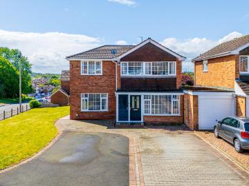 4 bedroom link detached house for sale