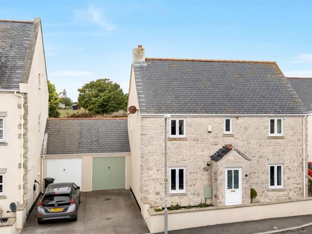 4 bedroom link detached house for sale