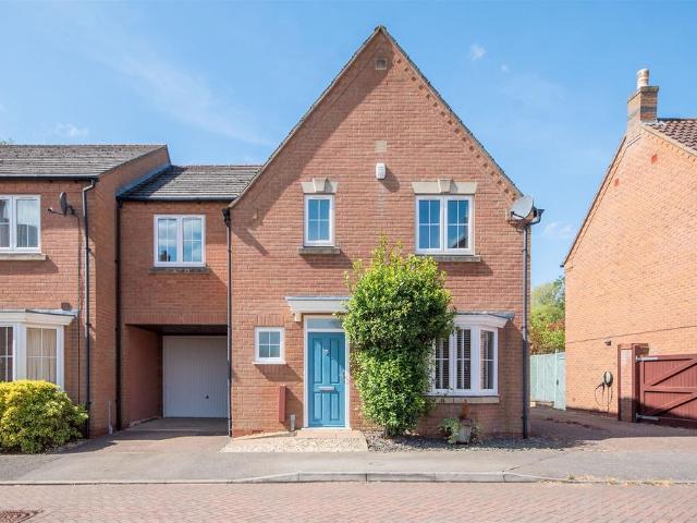 4 bedroom link detached house for sale