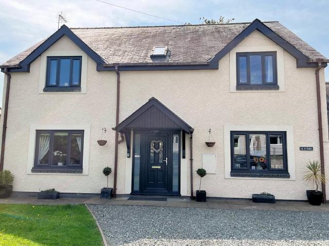 4 bedroom link detached house for sale