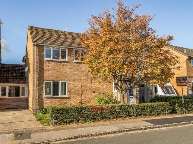 4 bedroom link detached house for sale