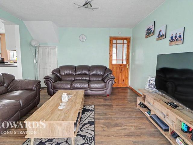 4 bedroom link detached house for sale