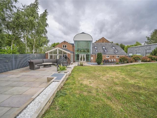 4 bedroom link detached house for sale