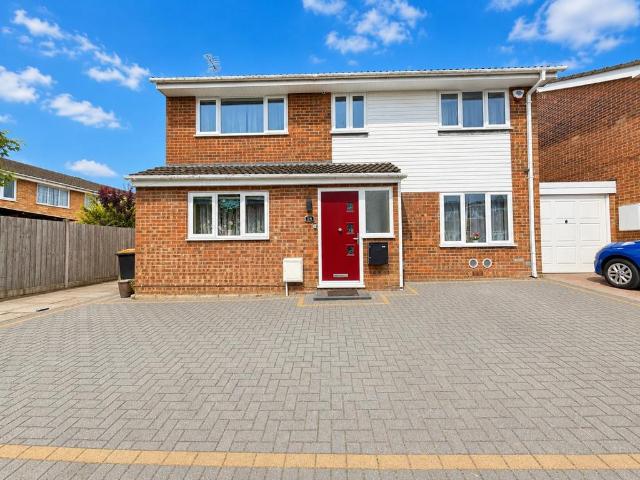 4 bedroom link detached house for sale