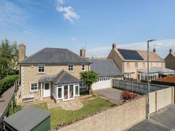 4 bedroom link detached house for sale
