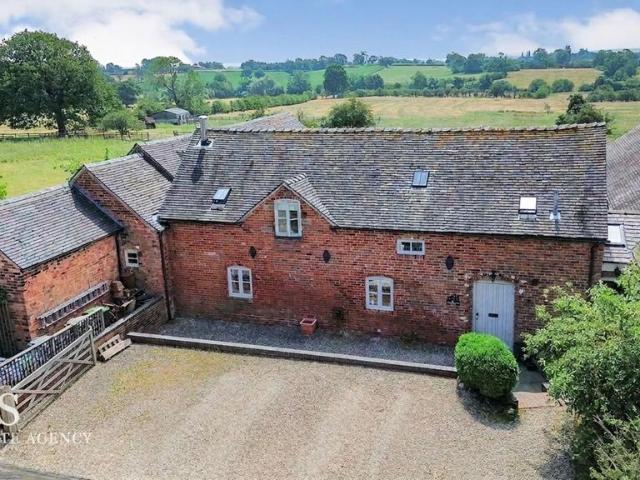 4 bedroom link detached house for sale
