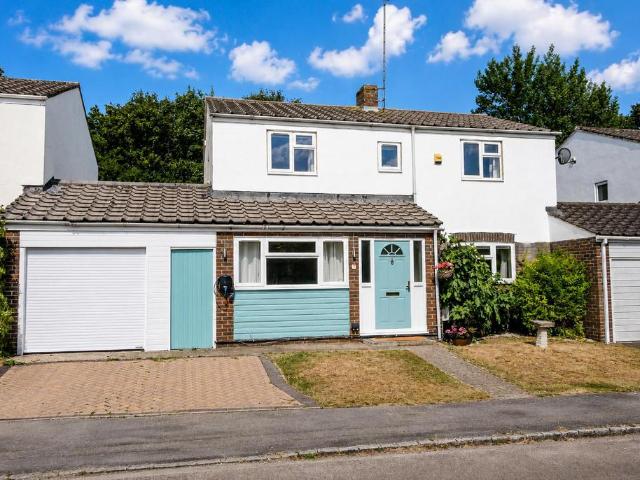 4 bedroom link detached house for sale