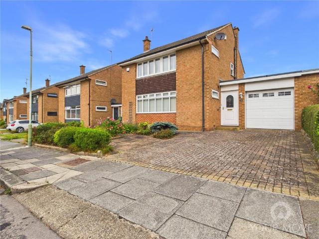4 bedroom link detached house for sale