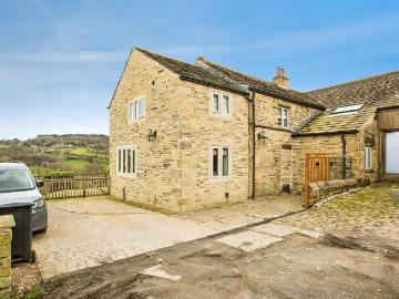 4 bedroom link detached house for sale