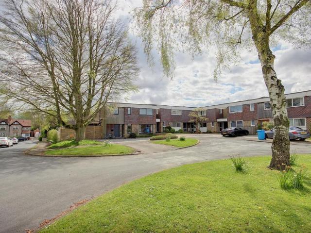 4 bedroom link detached house for sale