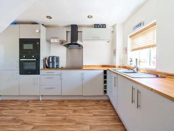 4 bedroom link detached house for sale