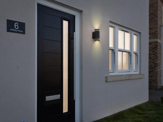 4 bedroom link detached house for sale