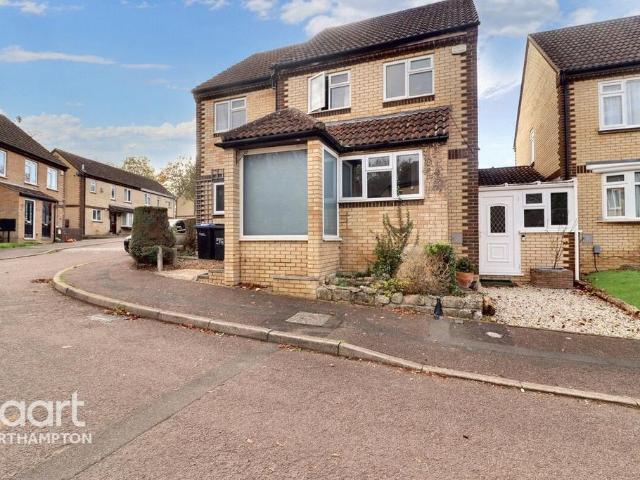 4 bedroom link detached house for sale