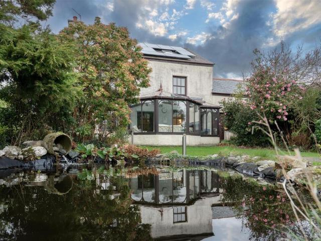 4 bedroom link detached house for sale