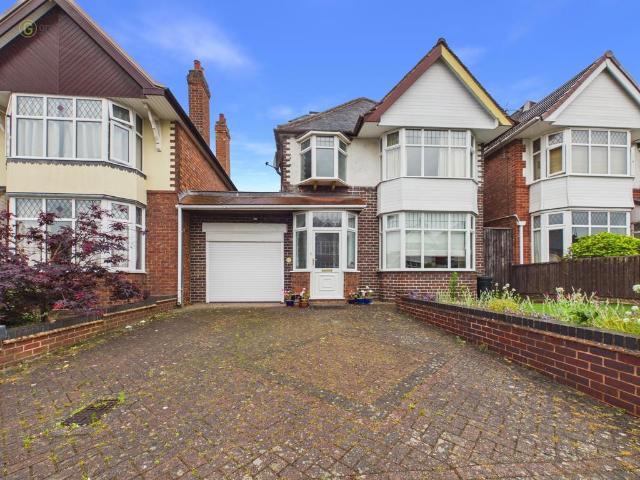 4 bedroom link detached house for sale