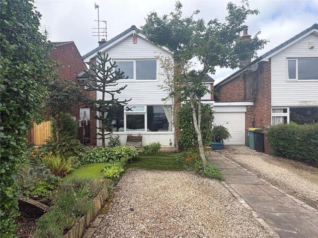 4 bedroom link detached house for sale