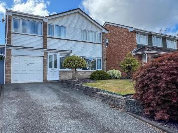 4 bedroom link detached house for sale
