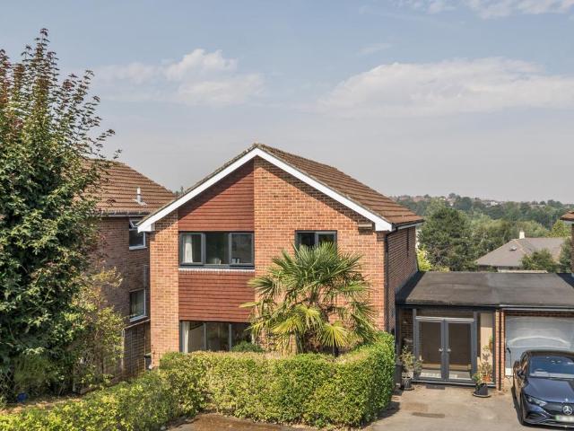 4 bedroom link detached house for sale