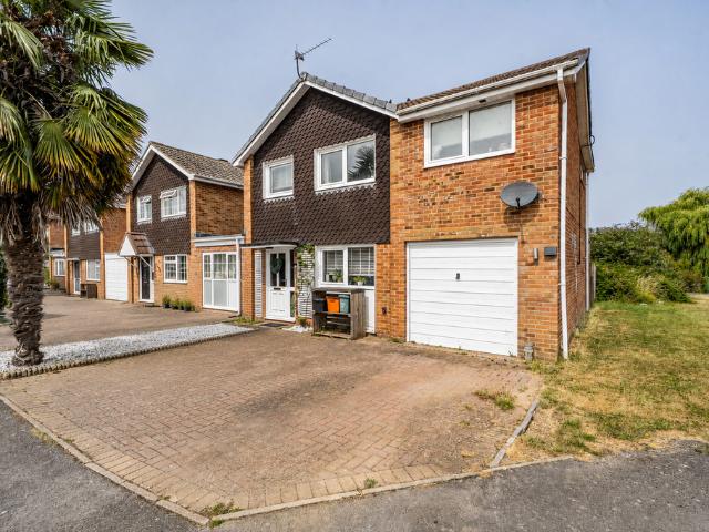 4 bedroom link detached house for sale