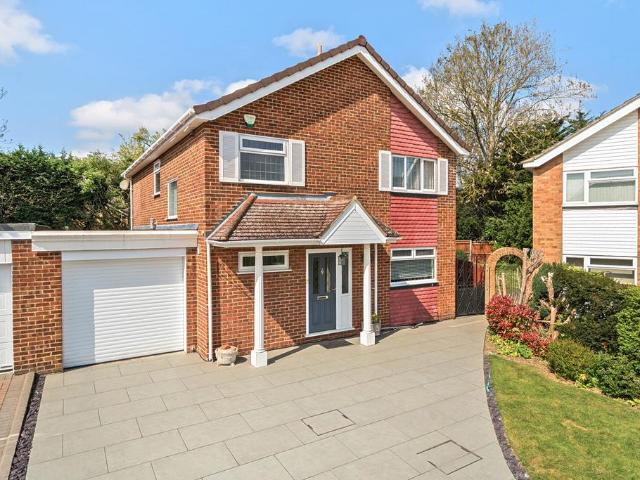 4 bedroom link detached house for sale