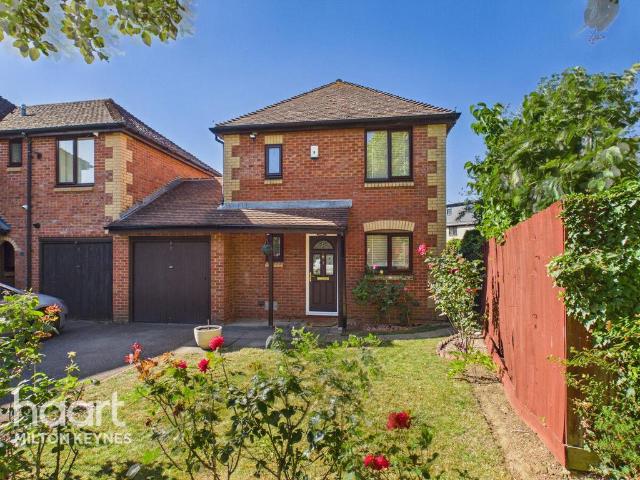 3 bedroom link detached house for sale