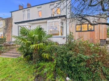 4 bedroom link detached house for sale