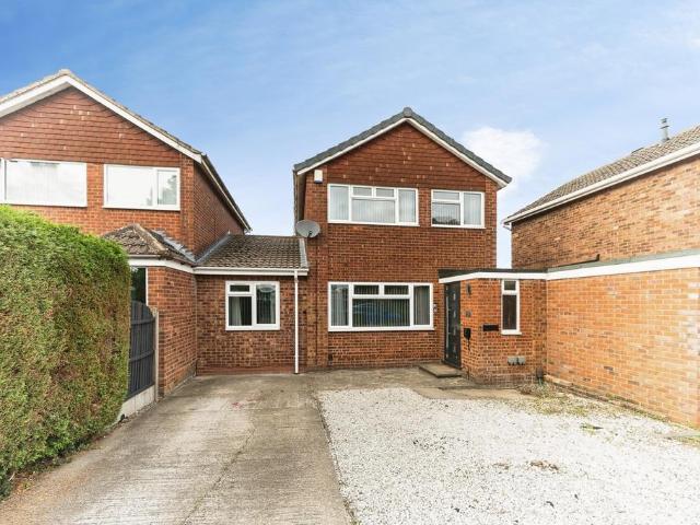 4 bedroom link detached house for sale