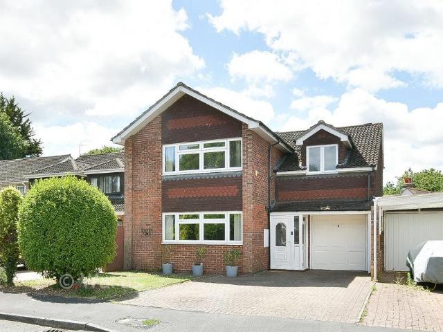 4 bedroom link detached house for sale