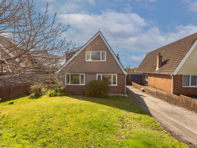 4 bedroom link detached house for sale