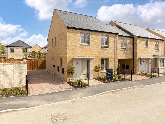 4 bedroom link detached house for sale
