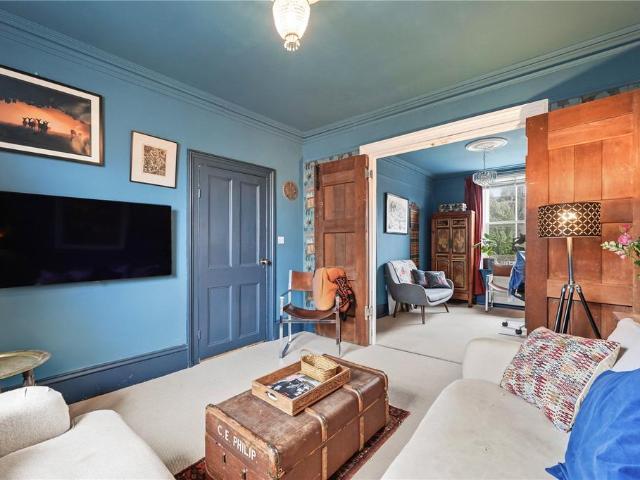 4 bedroom link detached house for sale