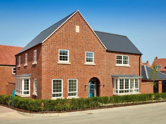 4 bedroom link detached house for sale
