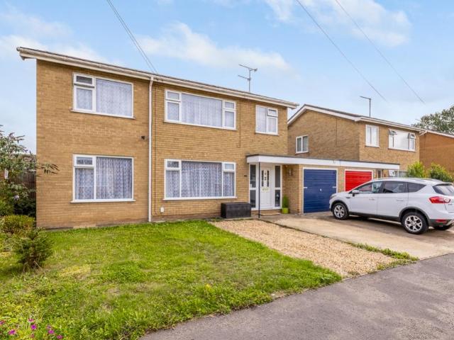 4 bedroom link detached house for sale