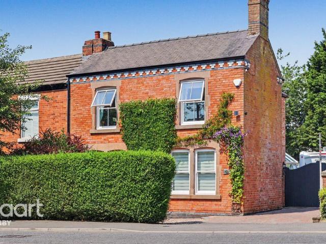 4 bedroom link detached house for sale