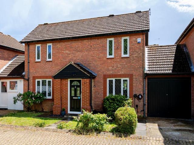 4 bedroom link detached house for sale