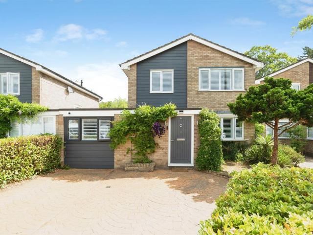 4 bedroom link detached house for sale