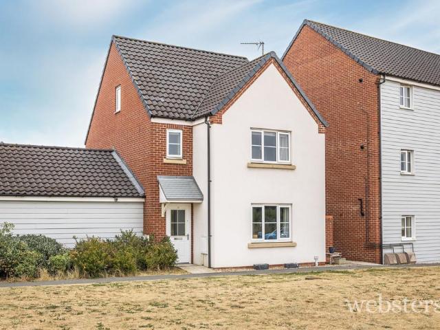 4 bedroom link detached house for sale