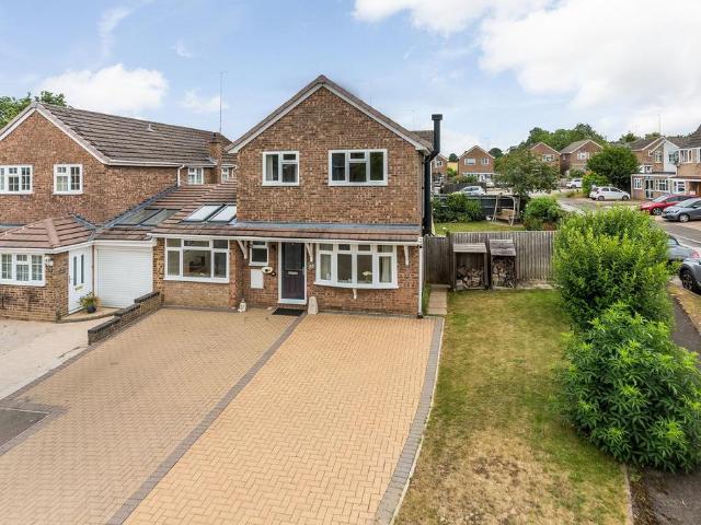 4 bedroom link detached house for sale