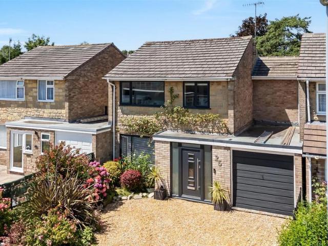 4 bedroom link detached house for sale