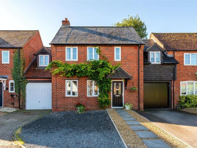 4 bedroom link detached house for sale