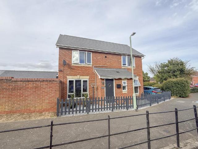 4 bedroom link detached house for sale