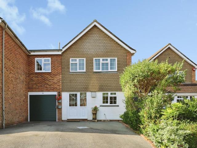 4 bedroom link detached house for sale