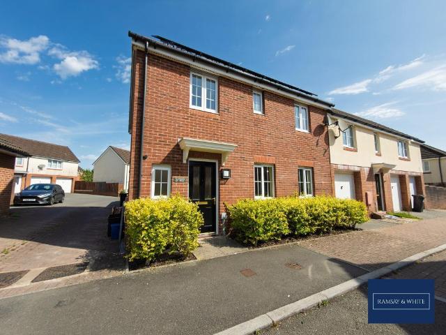 4 bedroom link detached house for sale